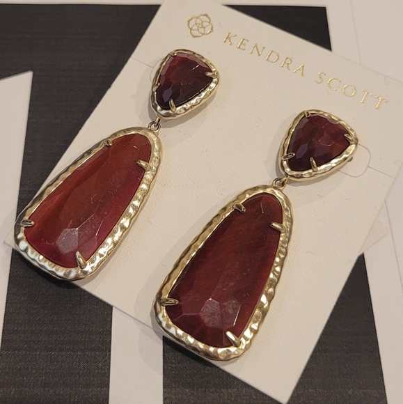 KENDRA SCOTT BORDEAUX TIGERS EYE EARRINGS GOLD - Picture 3 of 6